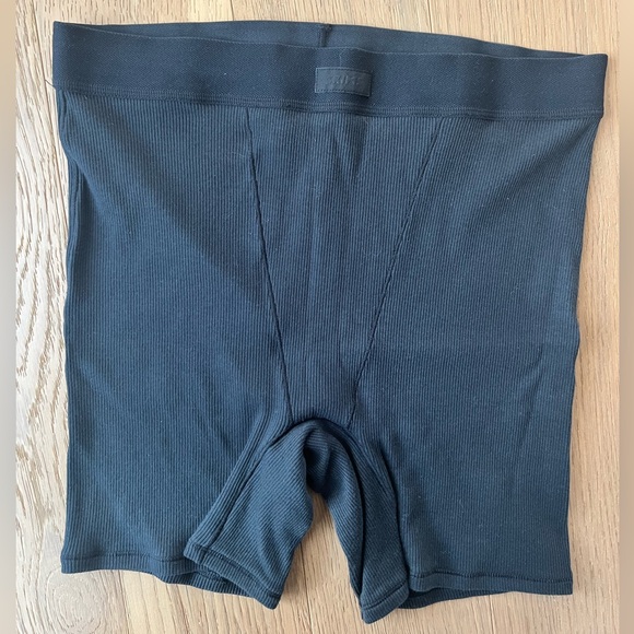 Skims - Cotton Rib Boxer - Black - Picture 6 of 6